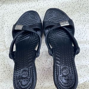 Cute crocs with plataforma high heels, about 4 inches.